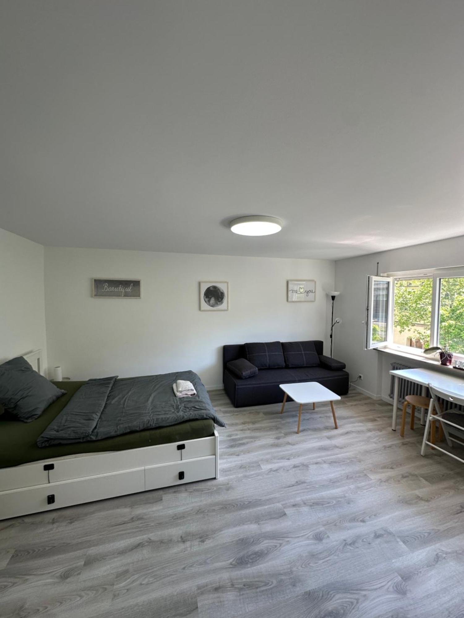シュトゥットガルトRenovated Flat - Prime Location Near Marienplatzアパートメント エクステリア 写真