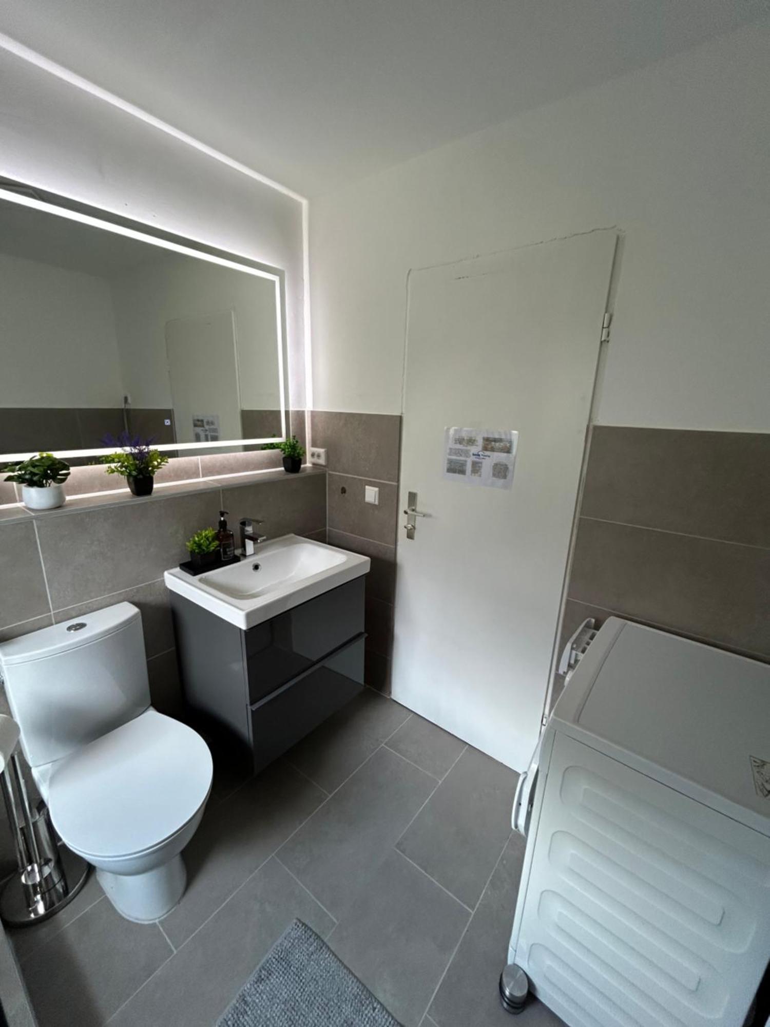 シュトゥットガルトRenovated Flat - Prime Location Near Marienplatzアパートメント エクステリア 写真